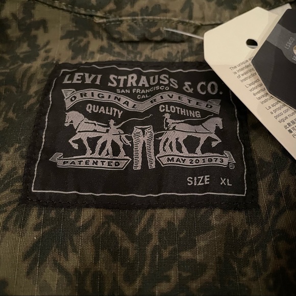 Levi’s Over Shirt in Scratchy Camo - Picture 2 of 4